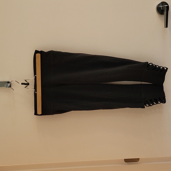 Athleta Mind Over Mat Capri Crop Legging - Picture 14 of 15